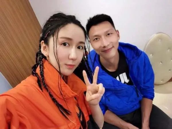 怎么和NBA巨人合影不嫌小?
