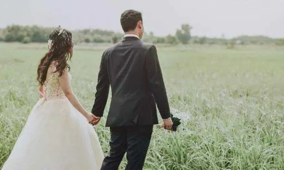 2020年最流行的婚纱照是什么 5000一套婚纱照贵吗