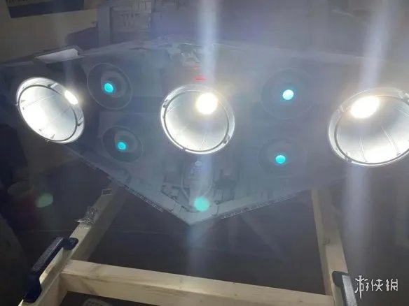 3米长歼星舰！大神3000小时还原《星球大战》超级武器