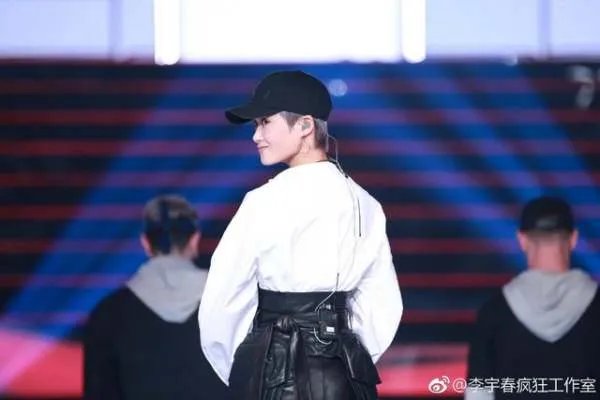 为何中国男人普遍无法欣赏李宇春?