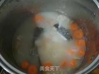 红萝卜鲩鱼汤