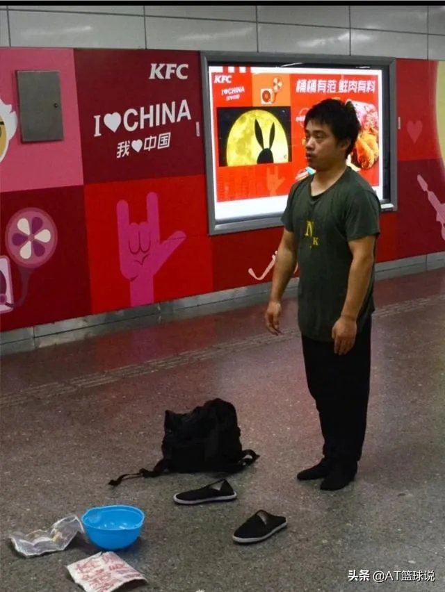 体操世界冠军张尚武为什么会沦落街头卖艺乞讨?他现状如何?
