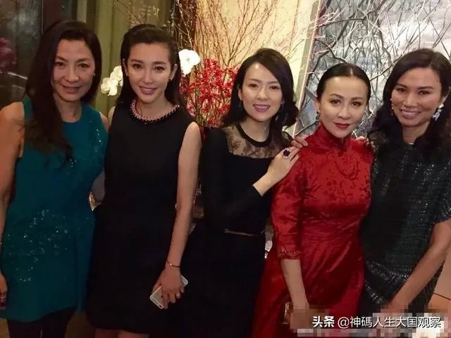 惨遭亿万富豪默多克起诉离婚后,邓文迪为何还能做社交女王?