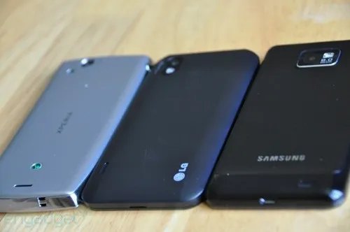 GALAXY S II最薄 3大品牌机皇对比图赏