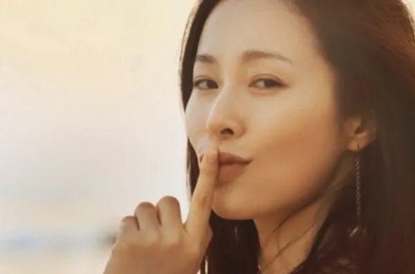全能才女江一燕获奖引争议,她会不会重走翟天临老路?