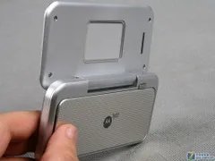 造型独具匠心 摩托罗拉ME600翻下3000元