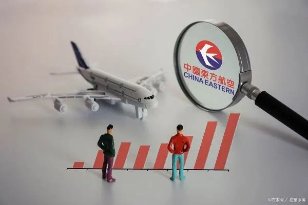 东航客机降落时疑撞坏跑道灯,飞机造成的损失将会有谁来承担?