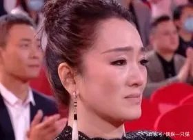 93岁田华北影节悼念去世演员,巩俐感动落泪,现场其他演员的情绪如何?