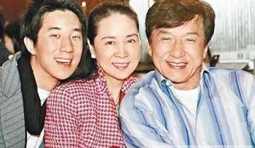 成龙最后为什么会收心爱上林凤娇?
