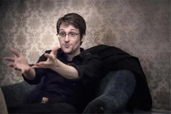 美国对待叛徒绝不手下留情,可斯诺登是凭借什么活到现在?