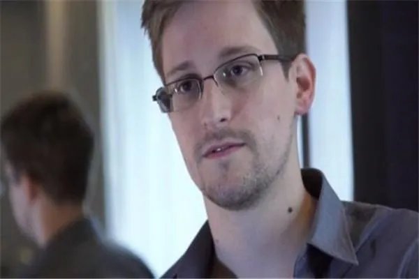 美国对待叛徒绝不手下留情,可斯诺登是凭借什么活到现在?