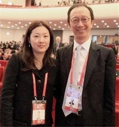 梁锦松伏明霞离婚了吗 两个人的年龄差距有26岁