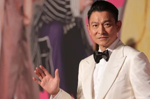 铁汉也柔情,天王活成了“女儿奴”,这不就是最普通爸爸的模样吗?