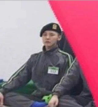 GD入伍近照有表示其脚踝负伤吗?