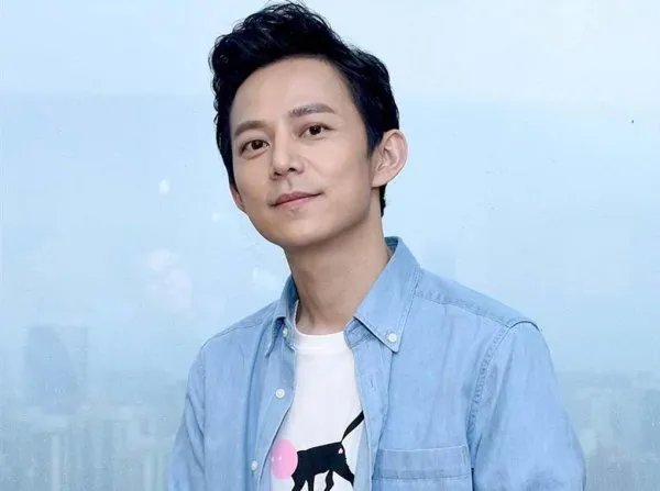 《快乐大本营》何炅再次喊错郭京飞名字,郭京飞如何犀利回怼?