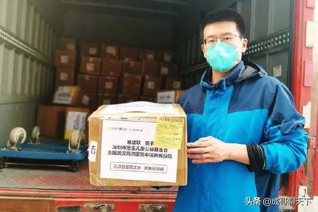 易建联向武汉多家医院共计捐赠11250套防护服,你怎么评价这位中国男篮领袖的行为?