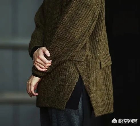 对于冬季流行的男士毛衣来说,如何穿出时尚的感觉?