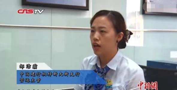 贵州男子十万现金放家里，发霉只剩两万多，硬得像一块砖头，你怎么看？