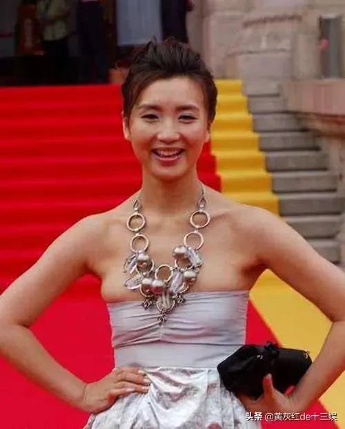 有哪些明星在走红毯时的尴尬事令你捧腹大笑?