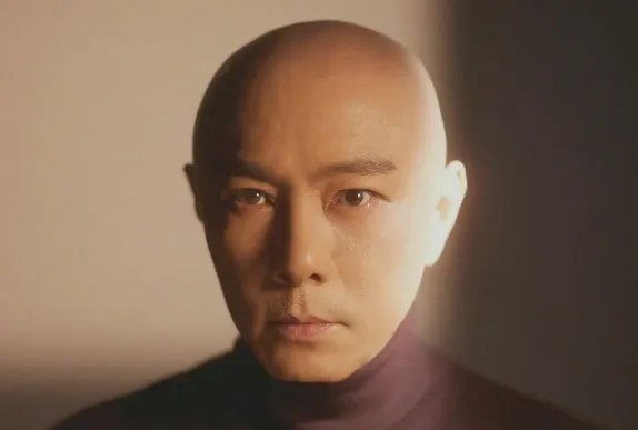 张卫健从印象起就一直留着光头，其原因不得不让人佩服，到底是什么原因？
