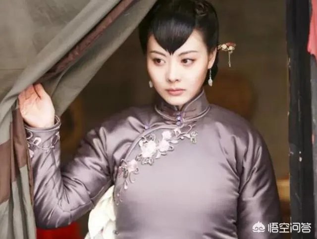 上联：孤月难熬星陪伴，如何对下联？