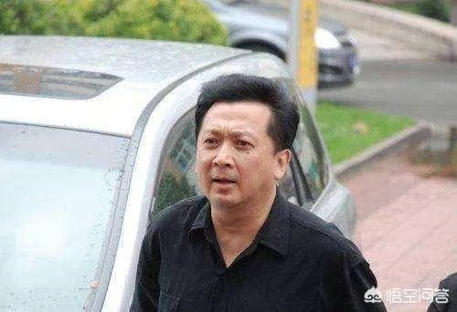 如何看待黄一鹤导演葬礼冷清的事实?