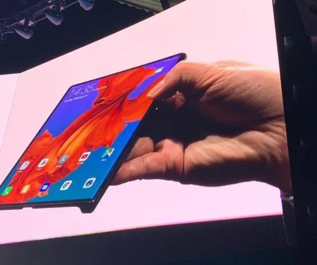 华为5G折叠屏手机 MateX售价17500元