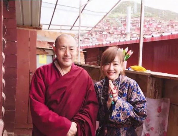 薛佳凝选择带发修行,在浮躁世界里,如何让自己沉淀下来?