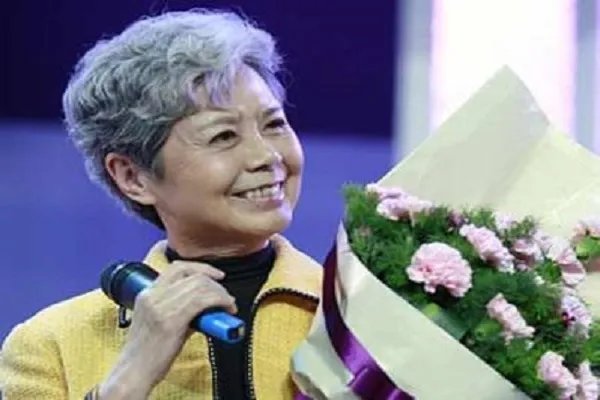 中国第一位电视播音员沈力去世,你看过沈力的电视节目吗?