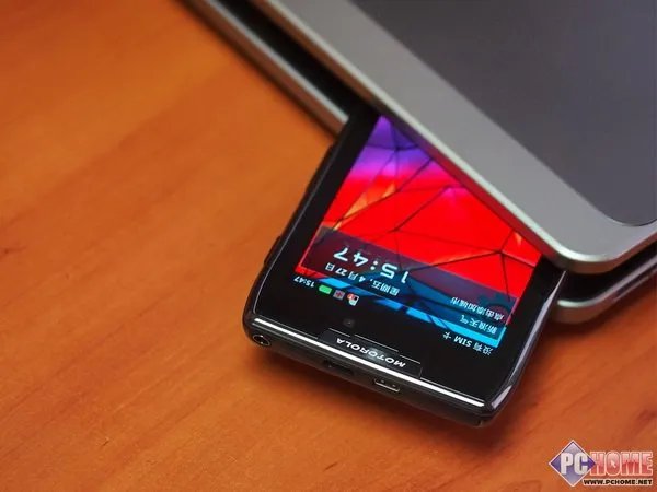 血多就是王道 摩托罗拉RAZR MAXX评测