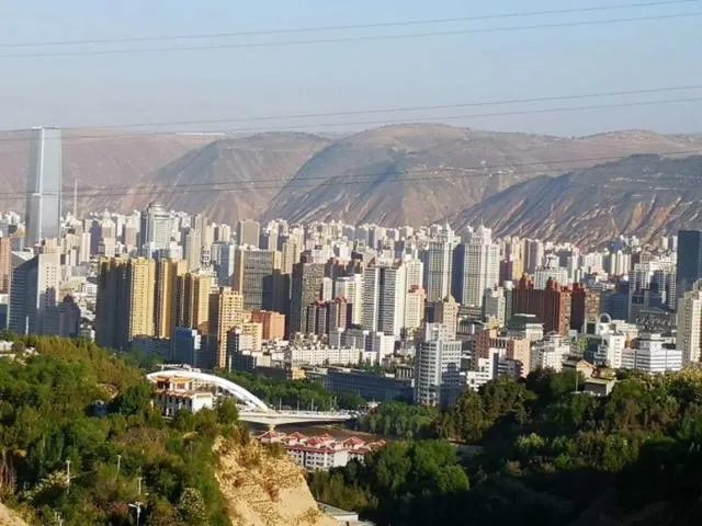美新冠死亡人数8万确诊病例143万,联合国为何不将其列为疫区?