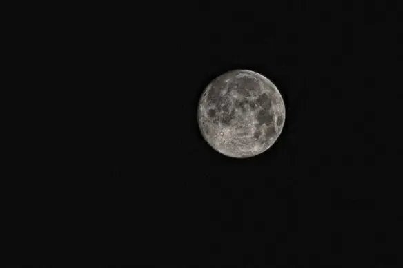 NASA新发现:月球表面发现水 或对人类影响深远!
