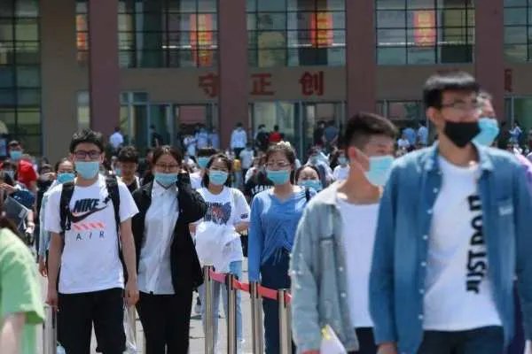 2022湖南高考首日,直击长沙考点现场,当地的情况如何?