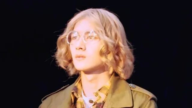 何炅发飙片段中的那个人是谁?为什么能让他如此发怒?