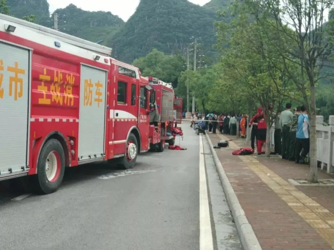 广西桂林两艘龙舟翻船有伤亡吗?