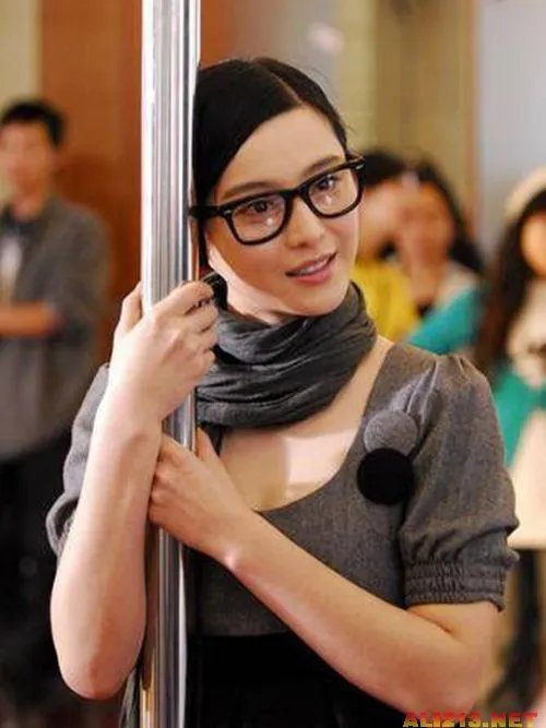 小S很性感蔡依林很卖力 盘点女星钢管舞造型