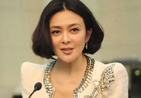 关之琳小时候照片曝光 继承母亲美丽容貌