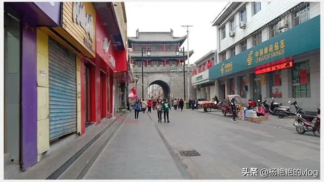 高级男装店服务顾客买衣服的叫什么