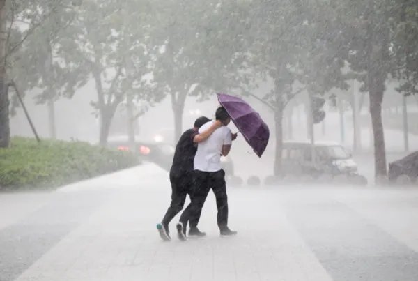 北京巨型雨幕从天而降,这场暴雨给当地造成了哪些影响?