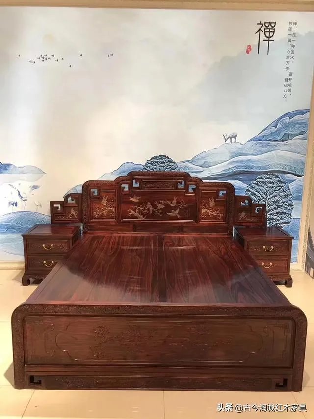 客厅是红木家具卧室衣柜和床选什么颜色?