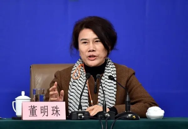 董明珠回应直播间黑脸离场！具体是如何回应的？